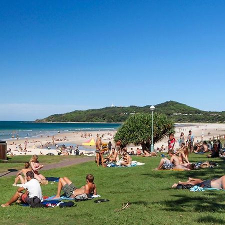 Sea Breeze On Main Beach Байрън Бей Екстериор снимка