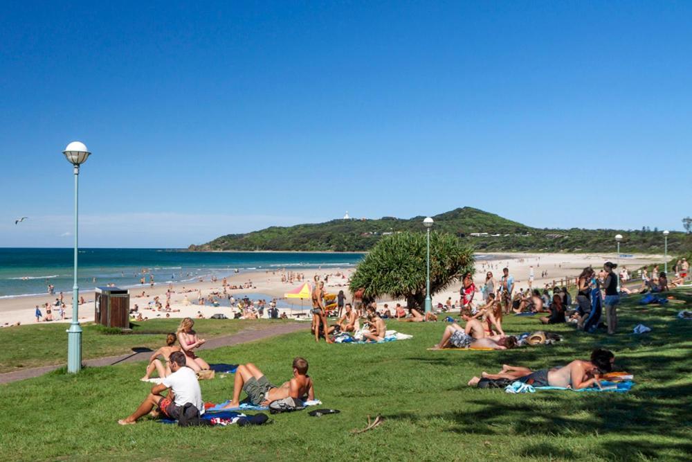 Sea Breeze On Main Beach Байрън Бей Екстериор снимка